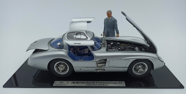 M246 Mercedes‐Benz 300 SLR Coupé, 1955, including figurine and acrylic base plate with engraved plaque 1:18